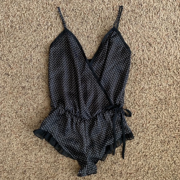 Chelsea28 Other - Chelsea28 🖤 Polka Dot Romper Chelsea28 Other - Chelsea28 🖤 Polka Dot Romper